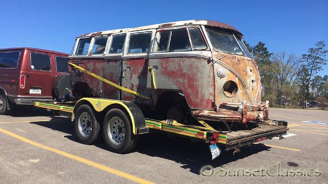 15-window-vw -bus-deluxe-front.jpg